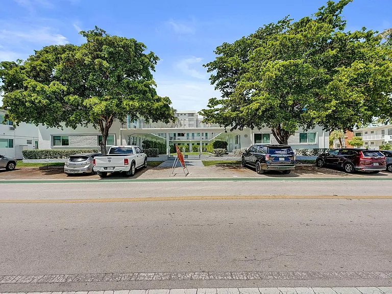 9200 East Bay Harbor Drive — Photo 37