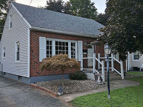 3rd image of 3285 Franklin St