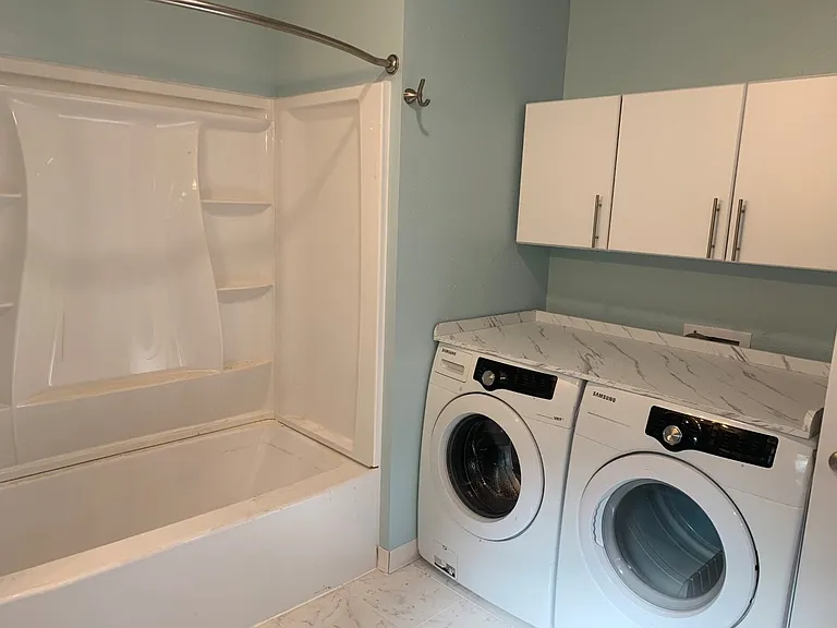 135 Vancouver Ave — Photo 2