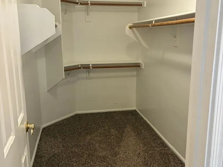 529 E Cantebria Dr — Photo 12
