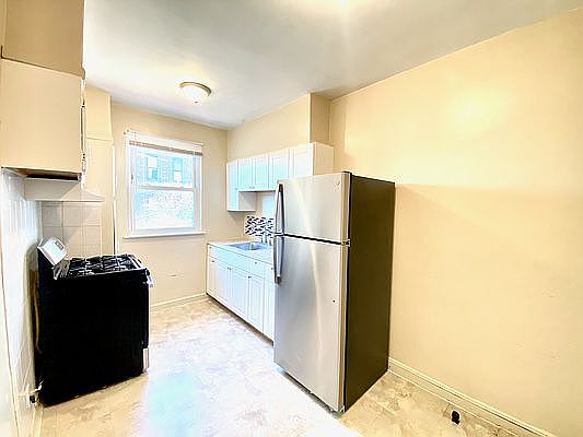 3rd image of 4748 48th St #2