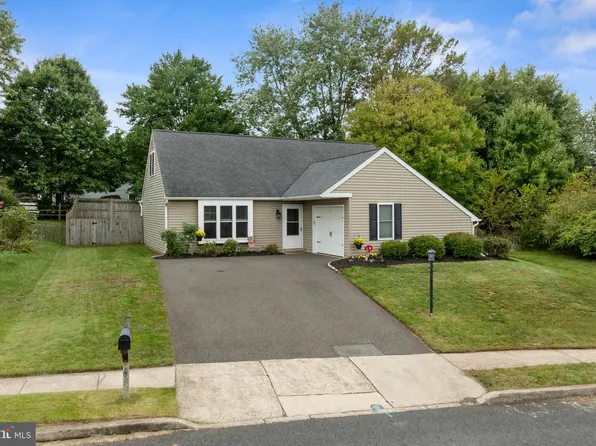 422 Sawyer Dr, Harleysville, PA 19438