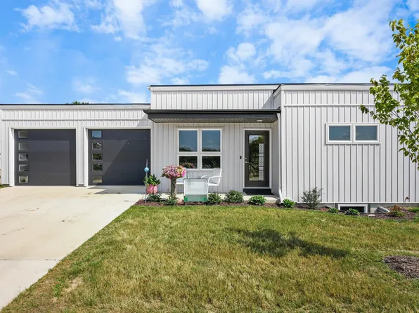 102 Boneset Ave, Poynette, WI 53955