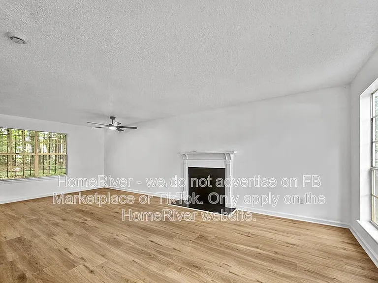 5486 Fox Valley Ln — Photo 4