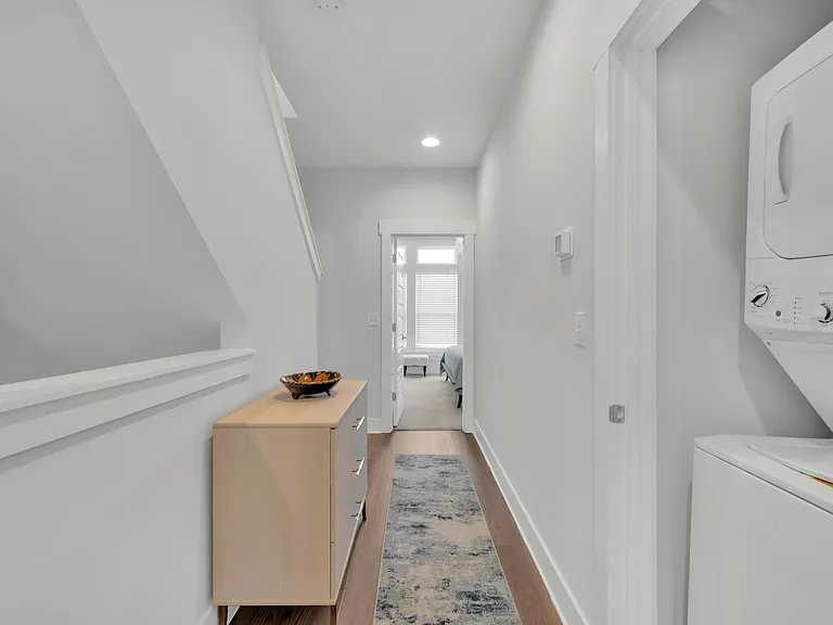 1005 E 36th St — Photo 15