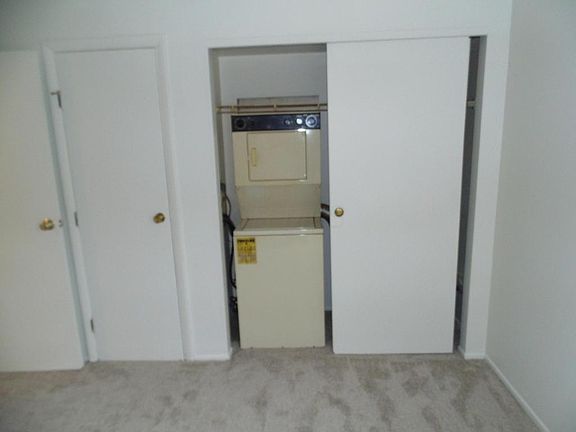 4th image of 1070 Merrimar Cir S