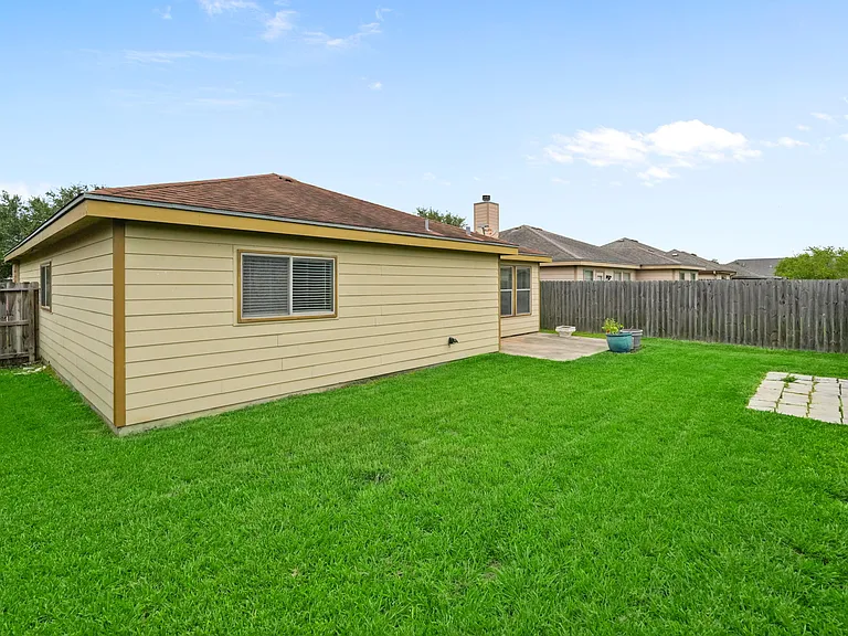 6815 Fox Hill Dr — Photo 16