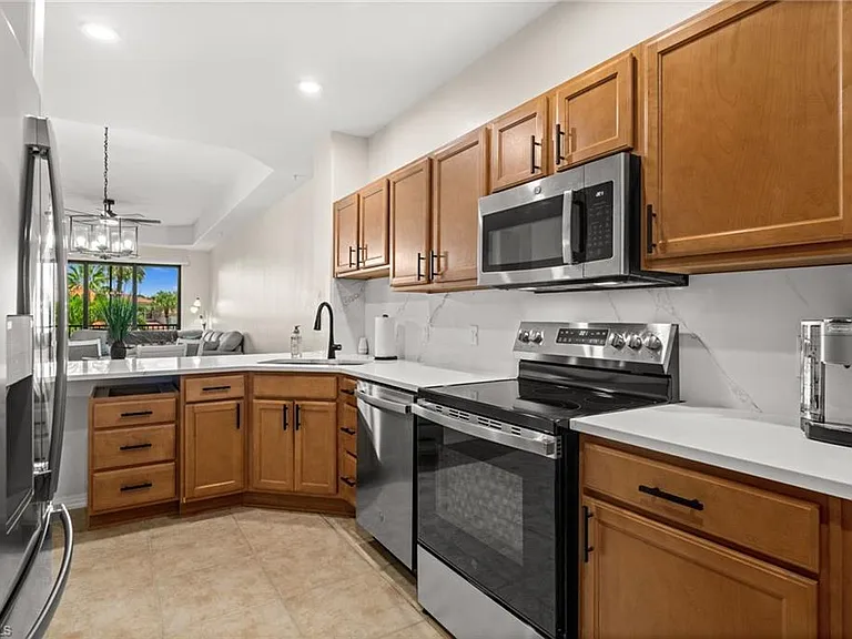 15121 Laguna Dr #102 — Photo 12