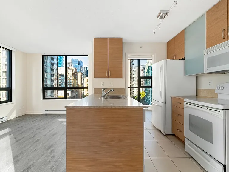 909 Mainland St #1409 — Photo 12