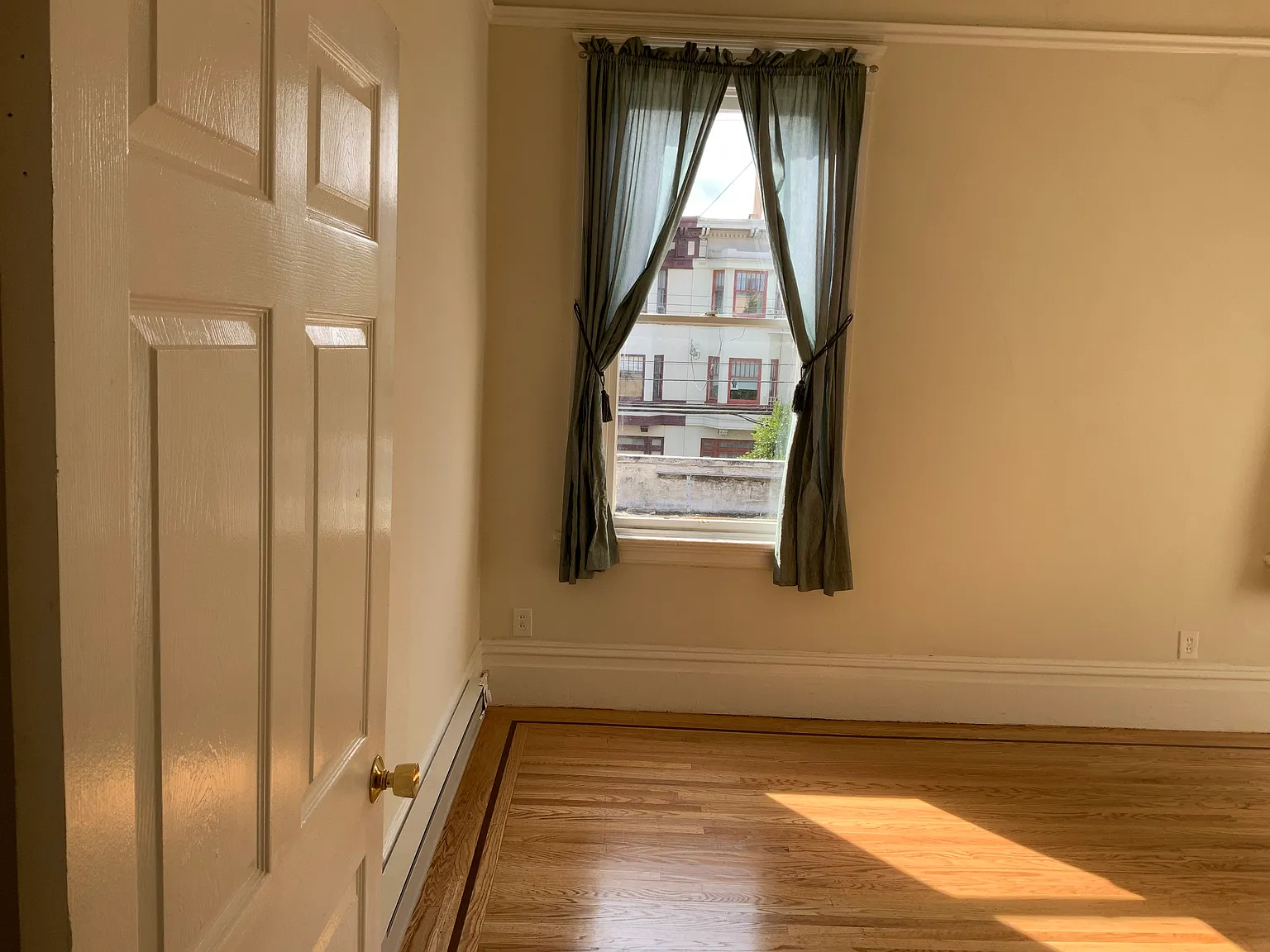 2 bed, 750 sqft, $3,990 — Photo 2