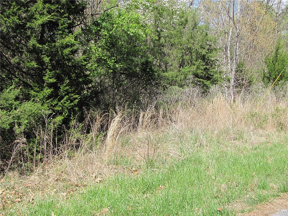 2nd image of Bayhill Ln