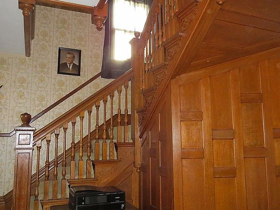 2nd image of 1002 E Broadway St