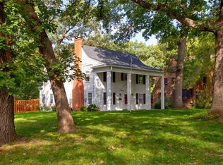 526 Waterbury Cir, Des Moines, IA 50312