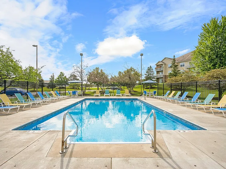 Riverwood Apartments Sparkling Outdoor Pool