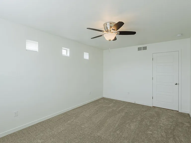 2656 Champagne Ave — Photo 17