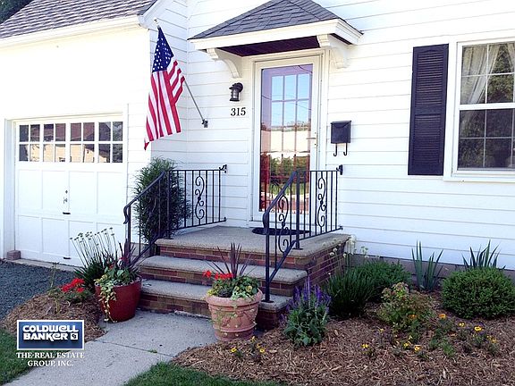 Welcome to 315 S Douglas St