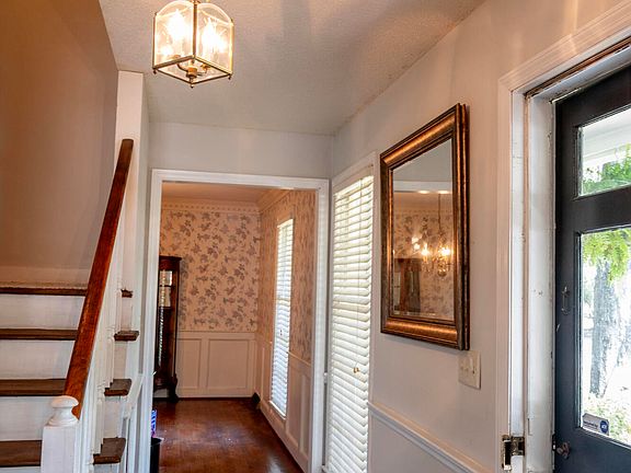 5th image of 611 Beauregard St
