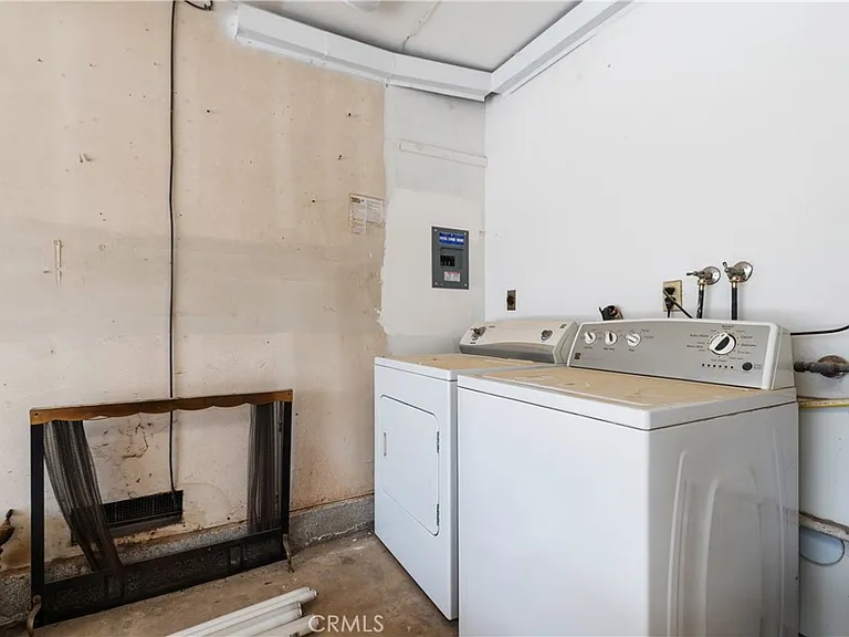 6595 Jaluit St — Photo 23