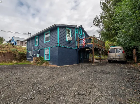 643 B St, Myrtle Point, OR 97458