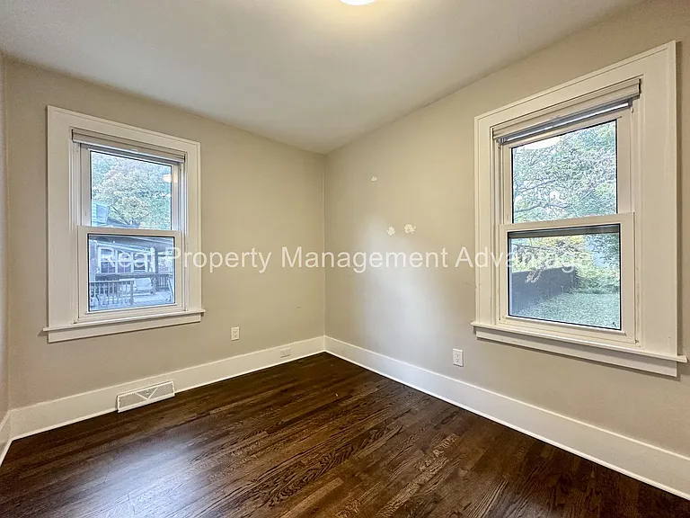 310 W Hazelhurst St — Photo 16