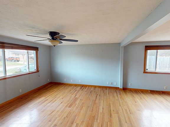 2nd image of 2911 Fernwood Avenue