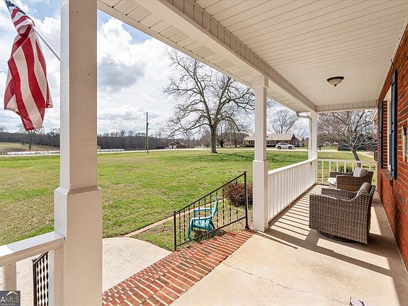 4th image of 972 Seventh Court Ground Rd