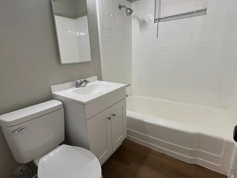313 W Peach St — Photo 17