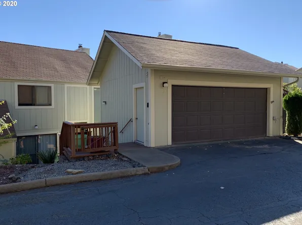 2 NE Spyglass Dr, Roseburg, OR 97470