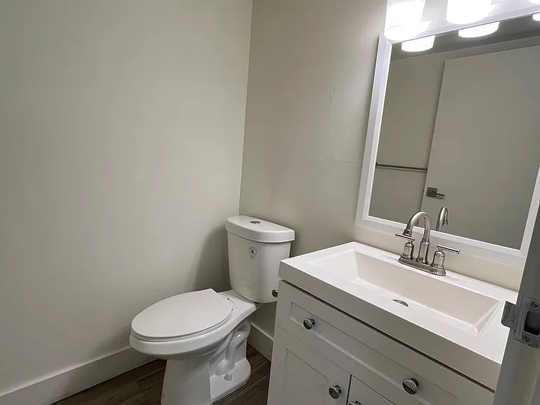 Sycamore Place Apartments — Photo 40