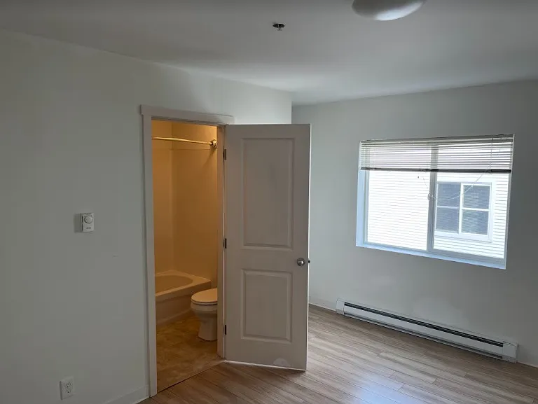 Studio, 235 sqft, $910 — Photo 2