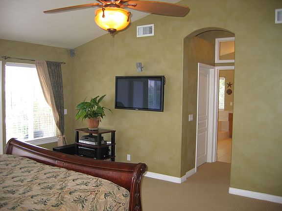 Large Master w/Balcony and Private Bathroom