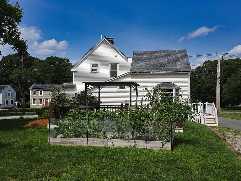 44 Pleasant St — Photo 3