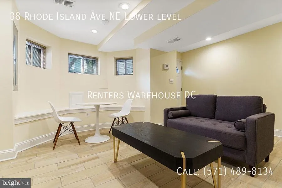 Welcome home to this 2Bd/1Bth lower-level apartment in Bloomingdale! — Photo 4