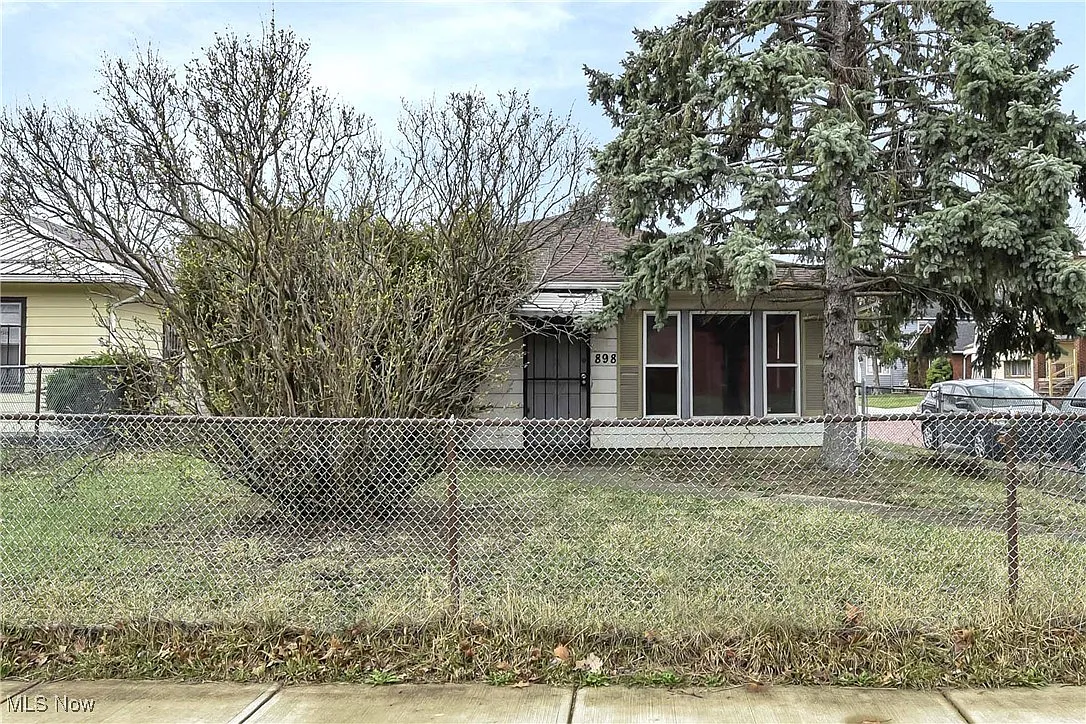 898 Wayside Rd photo 1