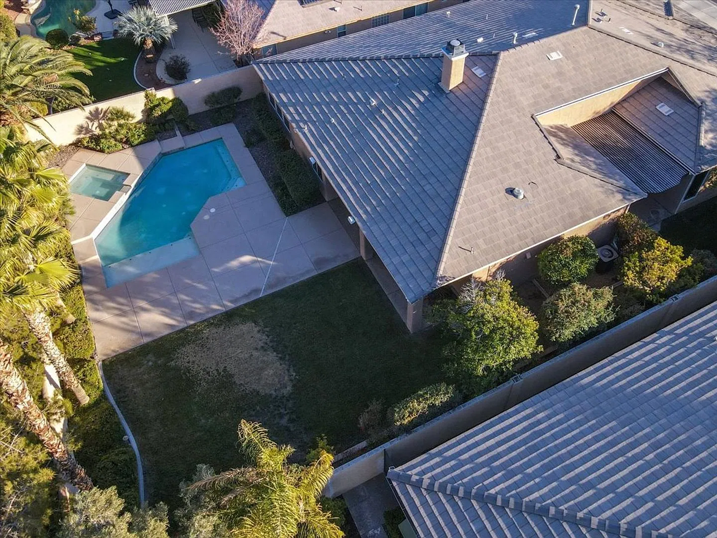 Beautiful 1-Story, 4 Bedroom Home home near Summerlin in a gated community — Photo 3