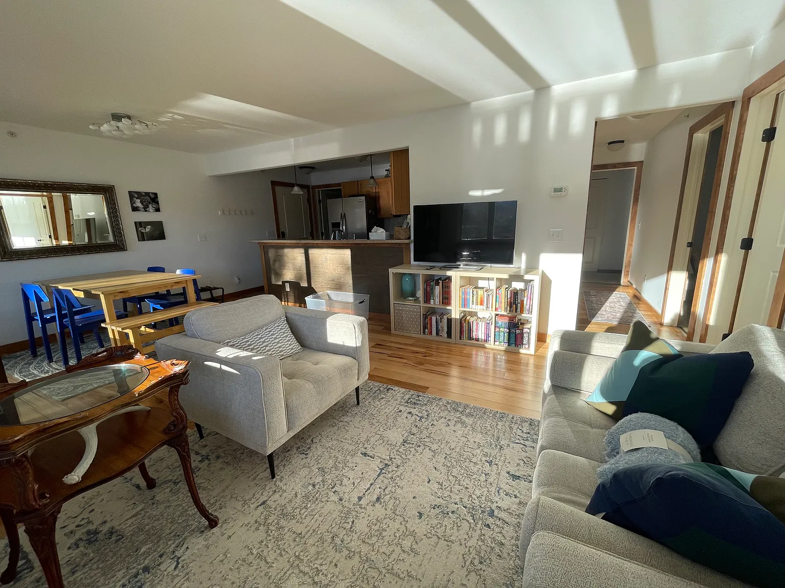 3 bed, 1033 sqft, $2,950 — Photo 2