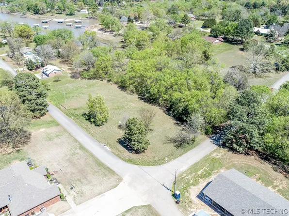 10 Coon Creek Dr, Eufaula, OK 74432