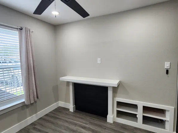 2200 Trinity Mills Rd, Carrollton, TX