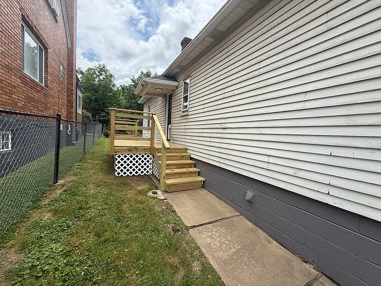 158 Frank St — Photo 20