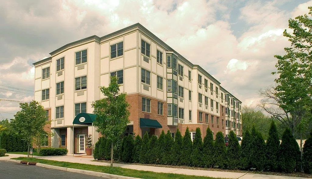 2 bed, 1160 sqft, $3,325 — Photo 1