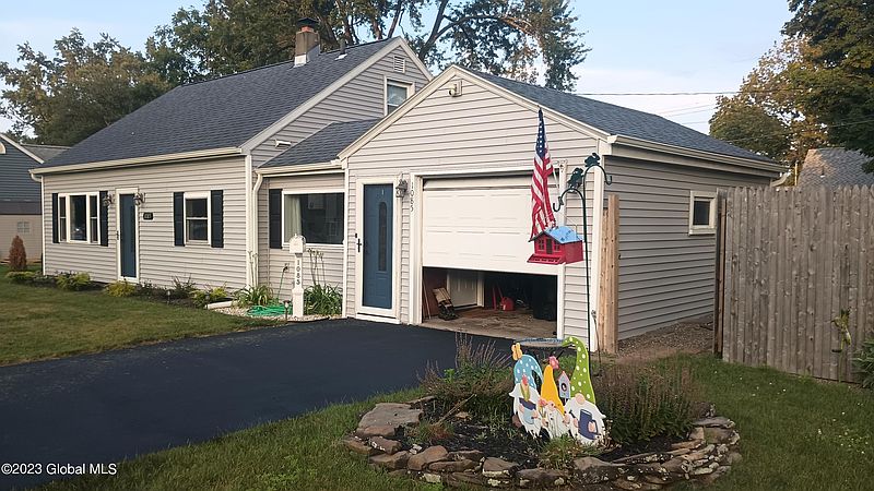 3rd image of 1085 Alheim drive