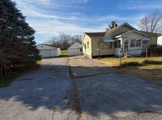 211 4th St, Colona, IL 61241