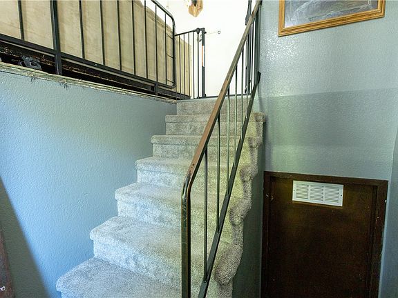 3rd image of 384 Jefferson St