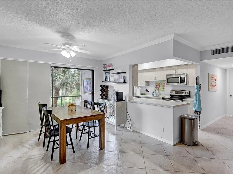 665 Enfield St #B20 — Photo 2