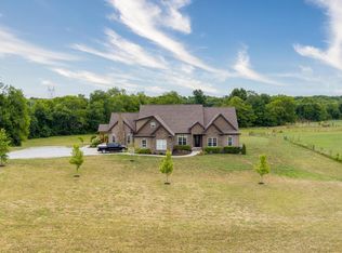 1380 Hardison Rd, Columbia, TN 38401