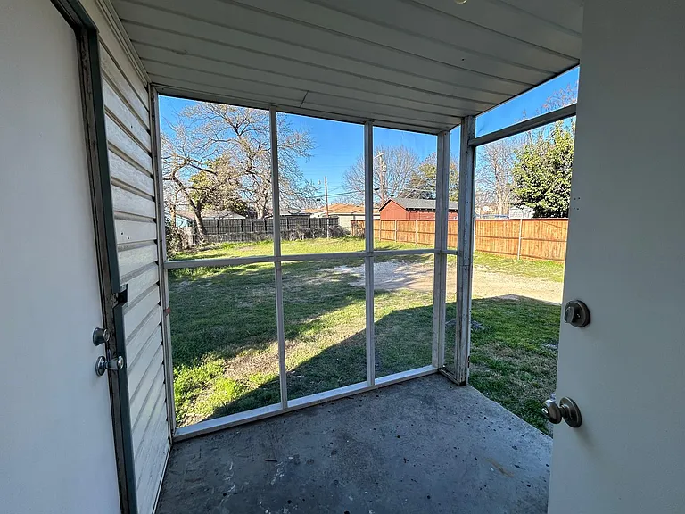 3319 W Clarendon Dr — Photo 11