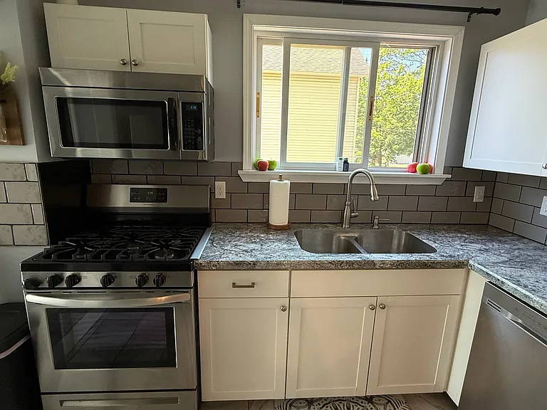64 Frances St — Photo 11