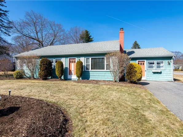 52 Northampton St, Warwick, RI 02888