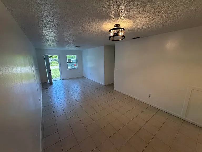 5001 Eastwood Dr #A — Photo 3