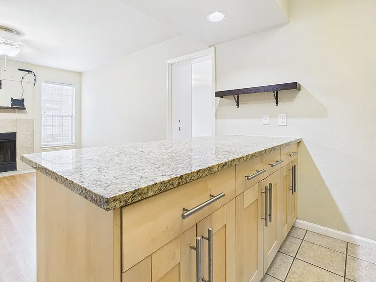 7685 Northcross Dr #208 — Photo 12